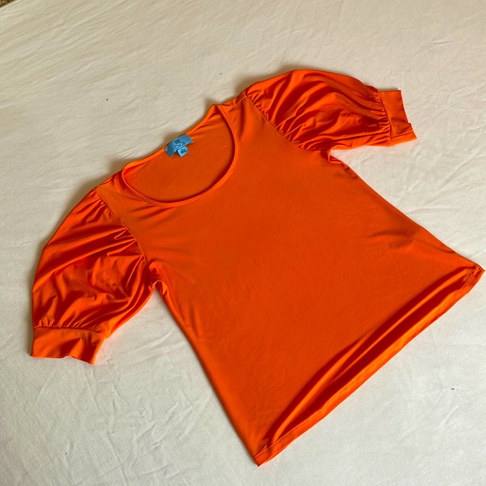 Cute balloon short sleeve orange top.